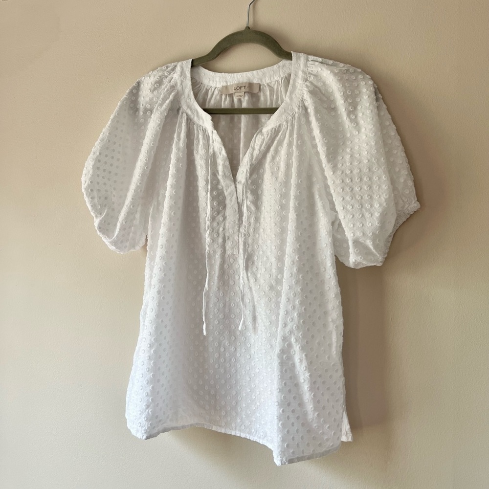 Loft Textured Clip Tie Neck Puff Sleeve Top